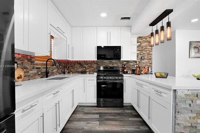 Building Photo - 7831 Hope St