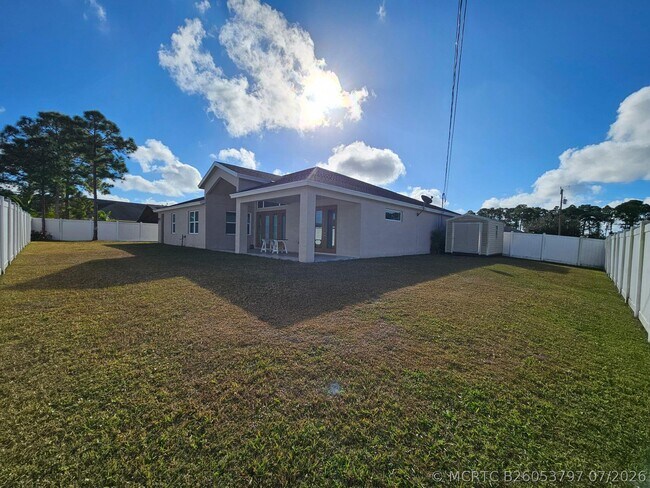 Building Photo - 5768 NW Zenith Dr