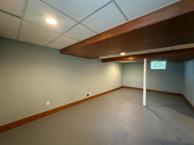 Building Photo - 15119 Northville Rd