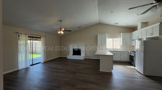 Building Photo - Brand New Fully Remodeled Home Near Cypress School in Tulare! Available Now!
