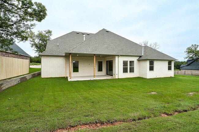 Building Photo - 4616 Maple Rdg Dr