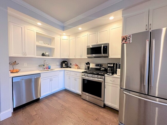 Building Photo - 371 Main St