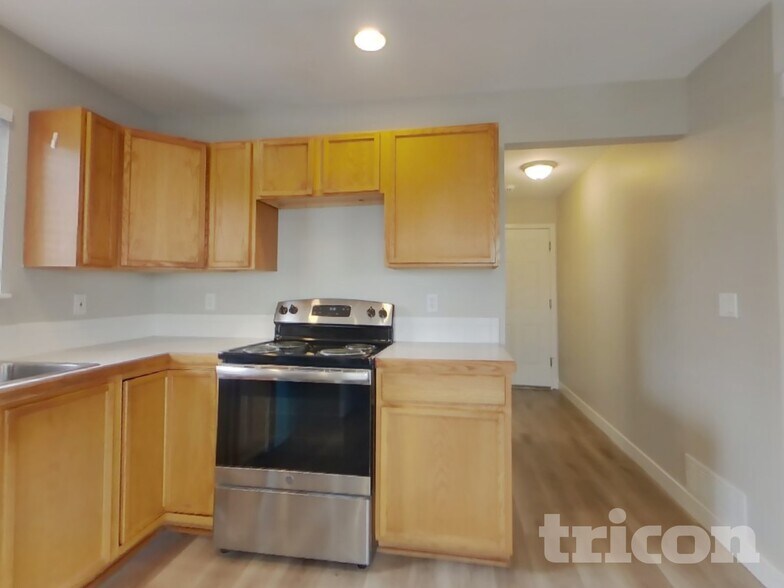 Building Photo - 500 N 28th Ave