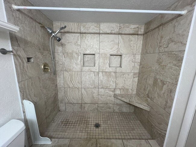 Building Photo - Three Bedroom, Three Bath Home with Open F...
