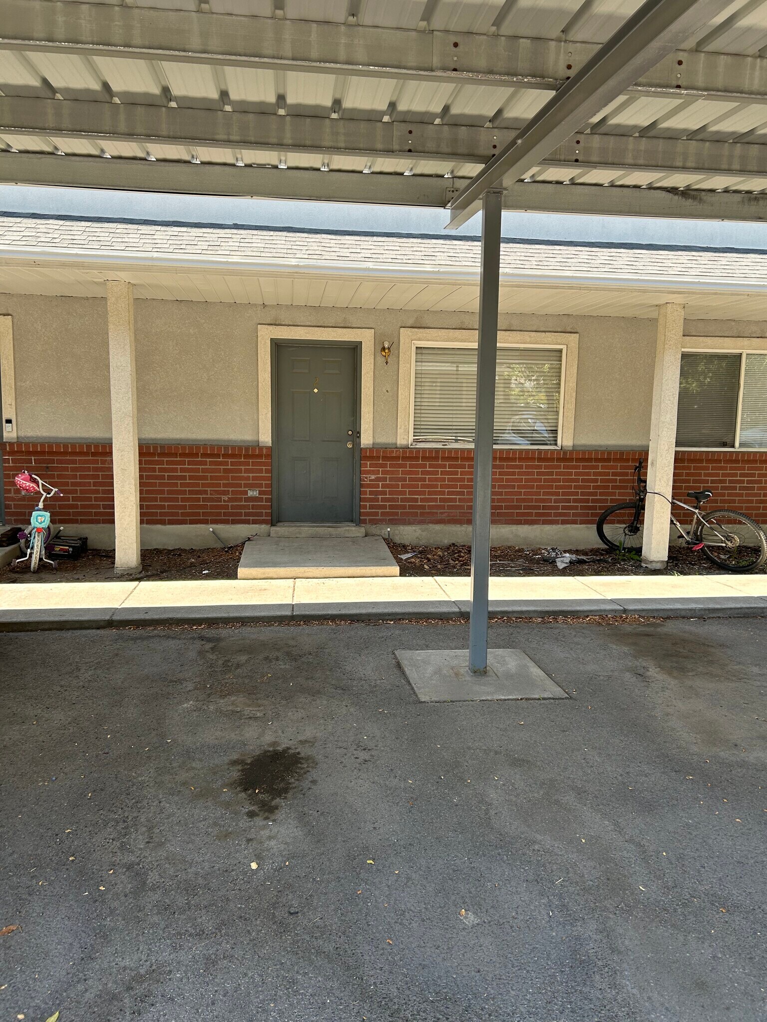 Building Photo - 166 E 1800 N