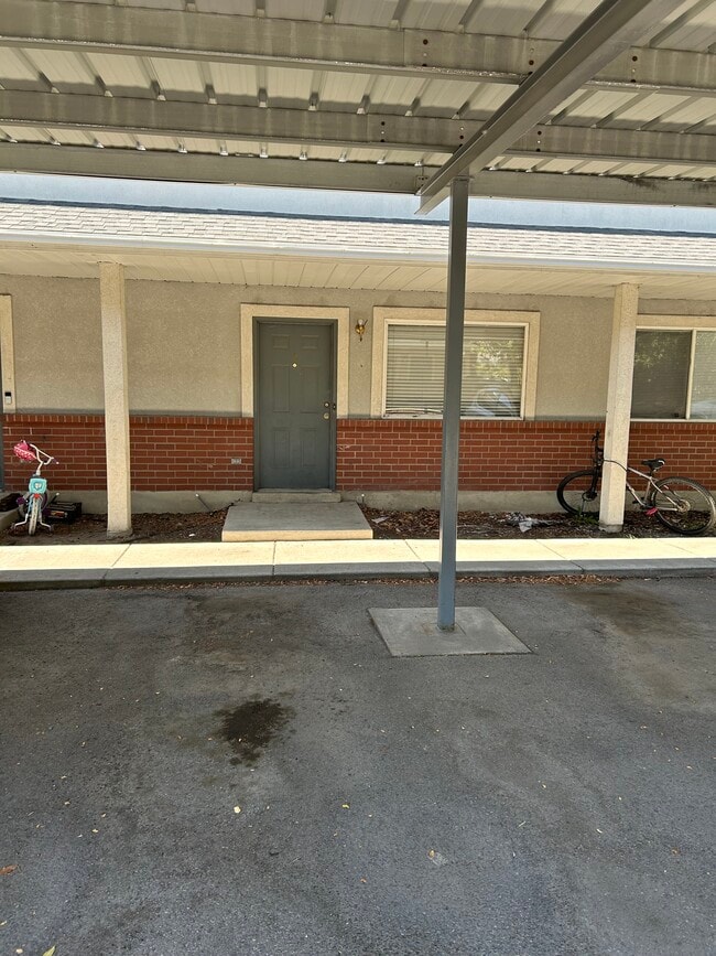 Building Photo - 166 E 1800 N