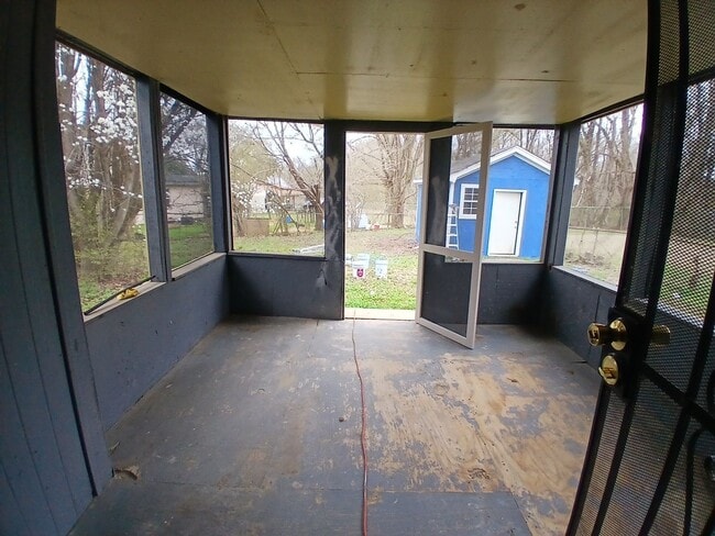 Building Photo - Newly renovated 3-bedroom, 1 bath home - Open To Section 8