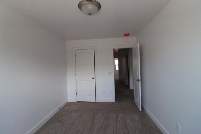 Building Photo - Move-In Bonus!!!  New Construction Townhom...