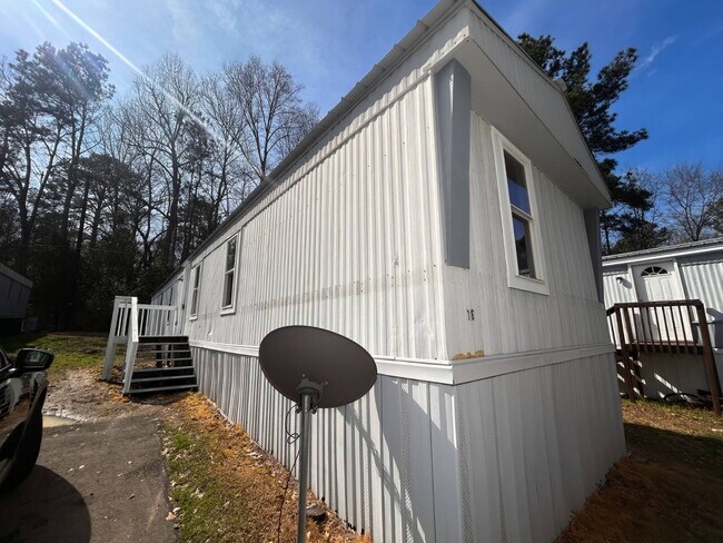 Building Photo - 3118 Dudley Rd