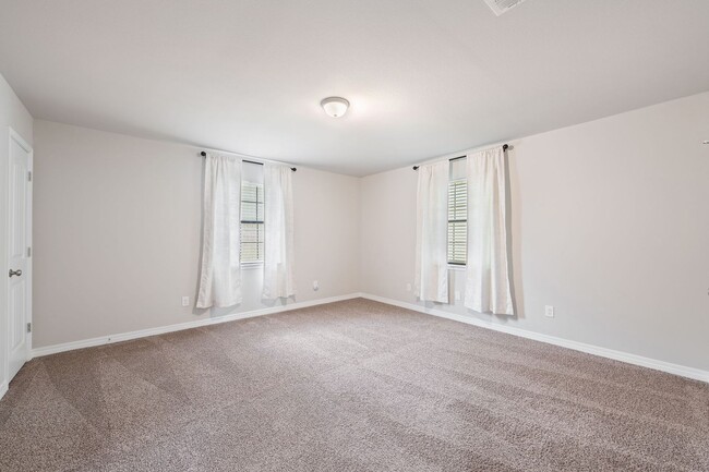 Building Photo - Gorgeous 4/2 Renovated Home in the Heart o...