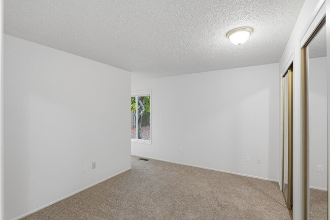 Building Photo - Freshly Updated 3-Bedroom Home with Fenced...