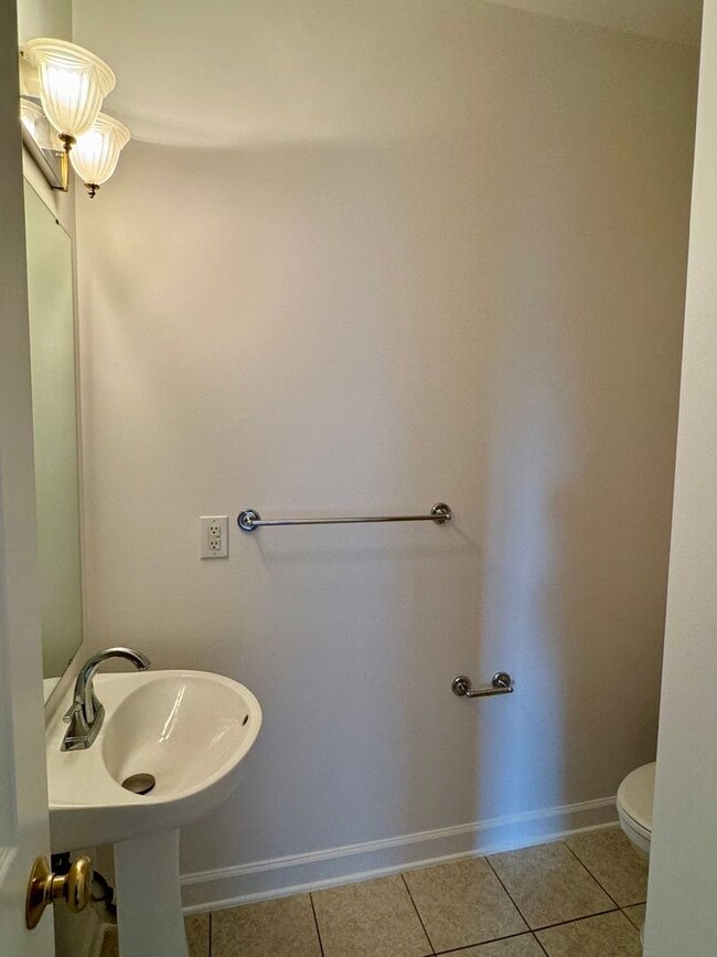 Building Photo - RARE two-bedroom condo in Southern Village.