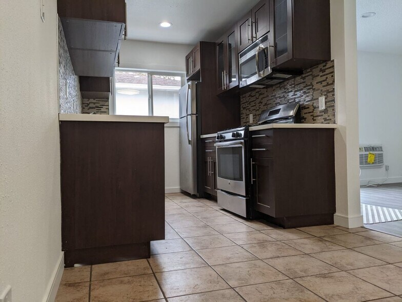 kitchen - 8843 Alcott St