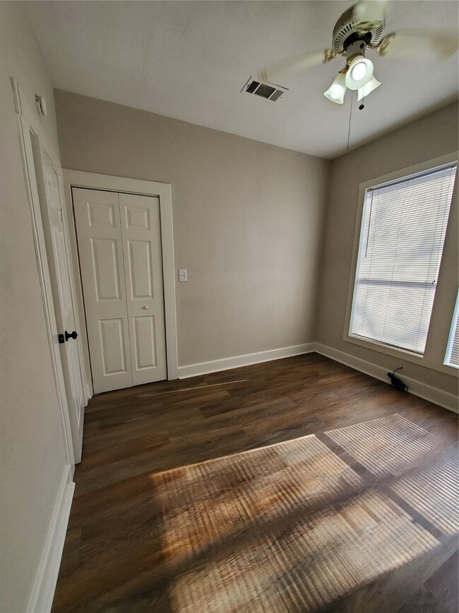 Building Photo - 1205 2nd St