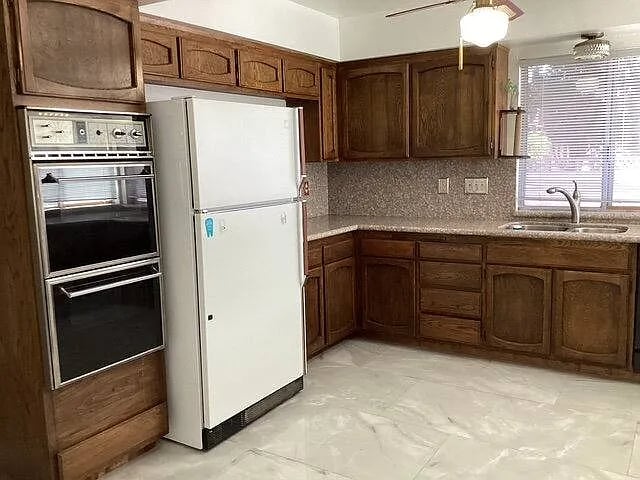 Building Photo - 540 Fairway Dr