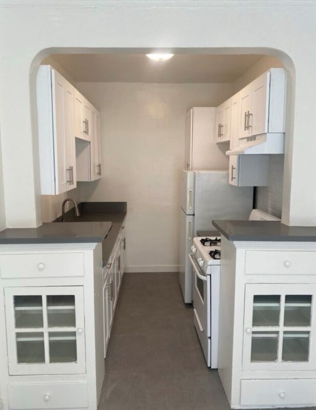 Building Photo - 5987 Franklin Ave