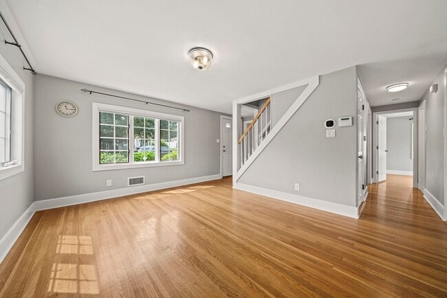 Building Photo - 28 Hillside Ave