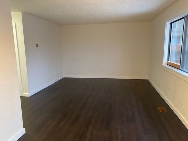 Building Photo - 145 Bohl Ave