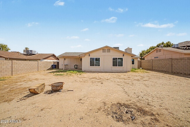 Building Photo - 932 W Libra Dr