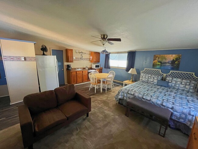 Building Photo - ROSE TREE INN - UPTOWN SEDONA- FURNISHED S...