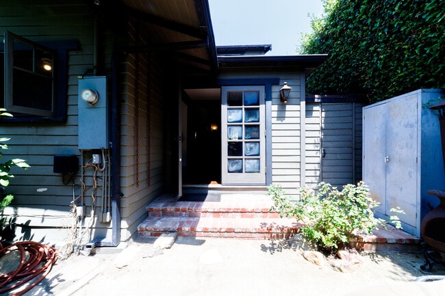 Building Photo - 5316 La Cresta Ct