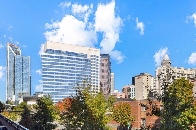 Building Photo - 101 S Tryon St