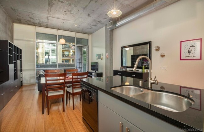 Building Photo - 1025 Island Ave
