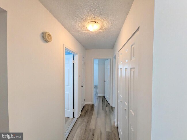 Building Photo - 34 Hermitage Dr
