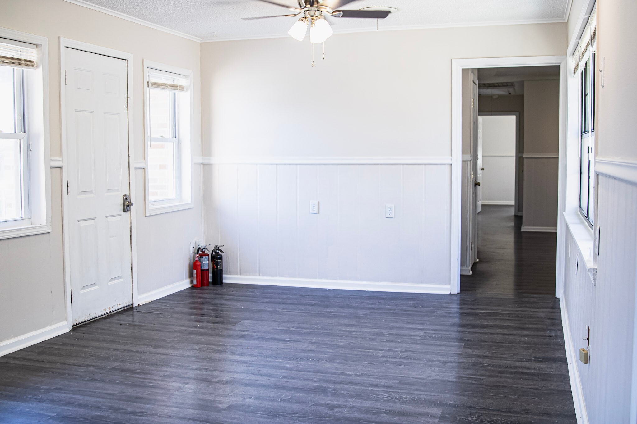 Living room/Front Door - 4972 Matherne St