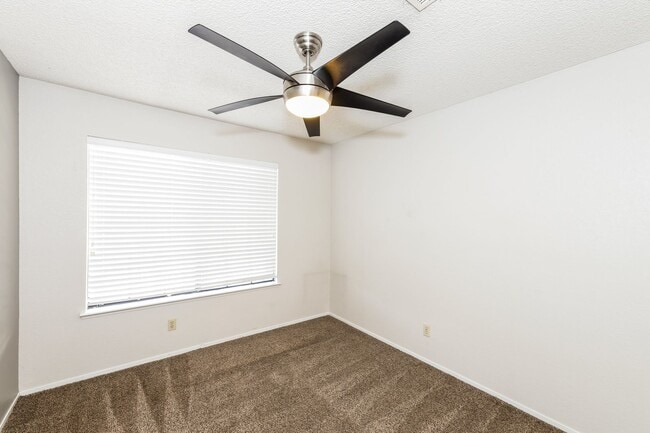 Building Photo - One Story 3 Bed / 2 Bath Single Family Home with Fenced Yard in Las Vegas