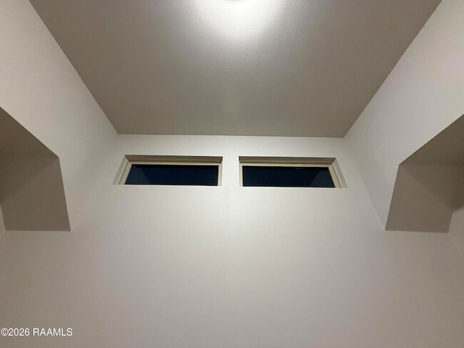 Building Photo - 401 Eastwood Dr