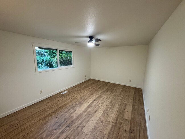 Building Photo - Beautifully Renovated 4-Bedroom Home in NW Corvallis
