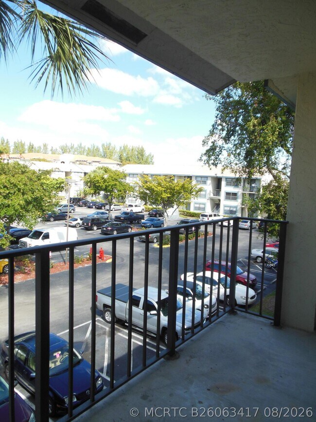 Building Photo - 728 Executive Center Dr