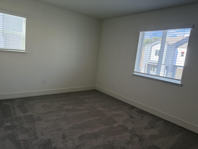 Building Photo - Brand New DR Horton Home Close to UNR!