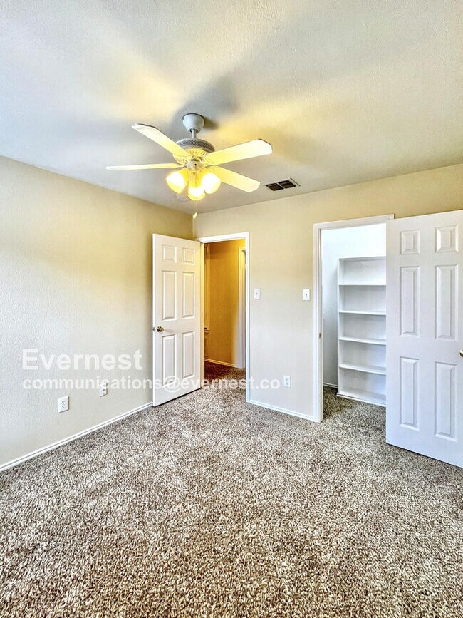 Building Photo - 11569 Petunia Dr