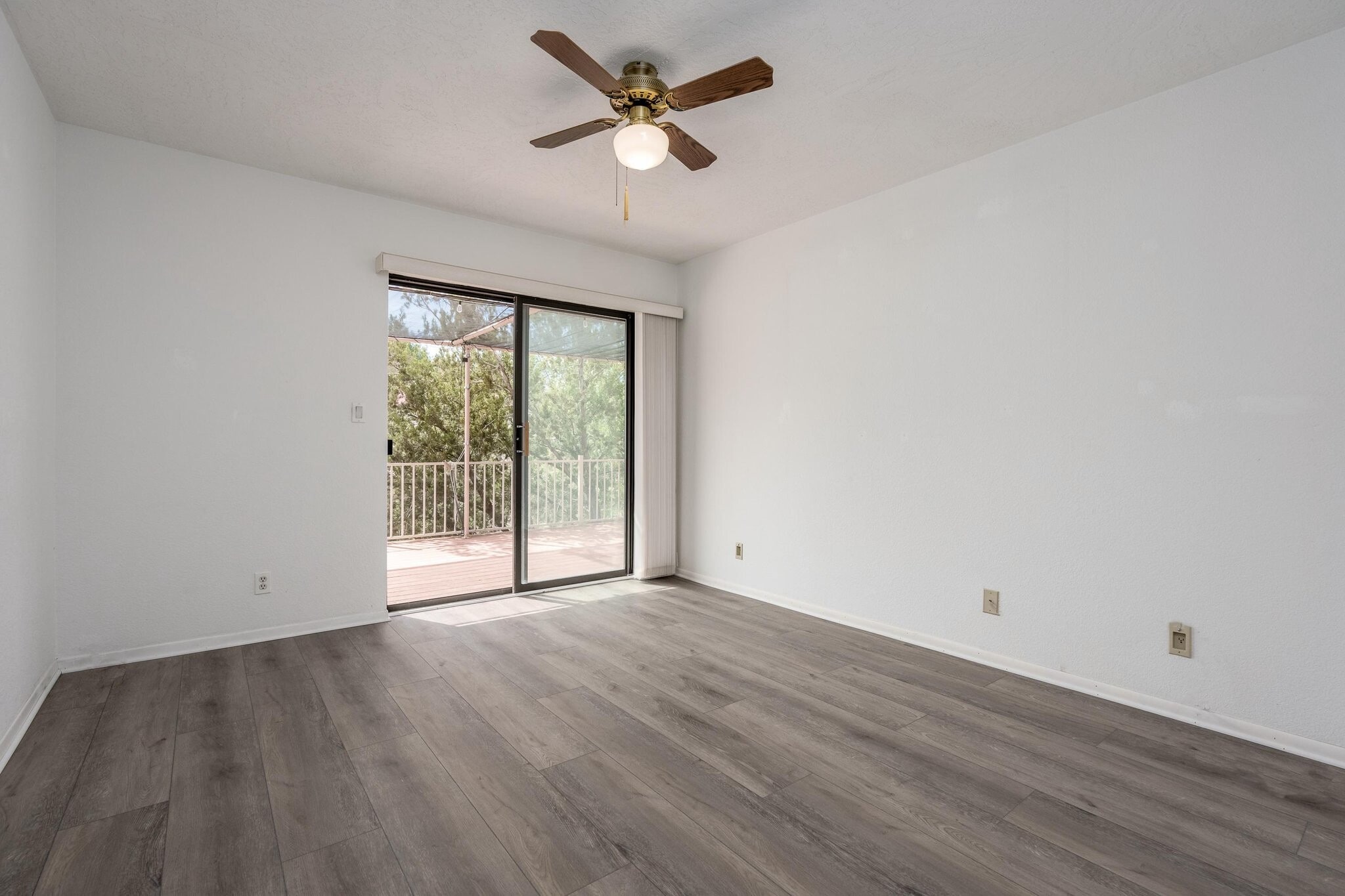 Building Photo - 1905 Deserama Cir