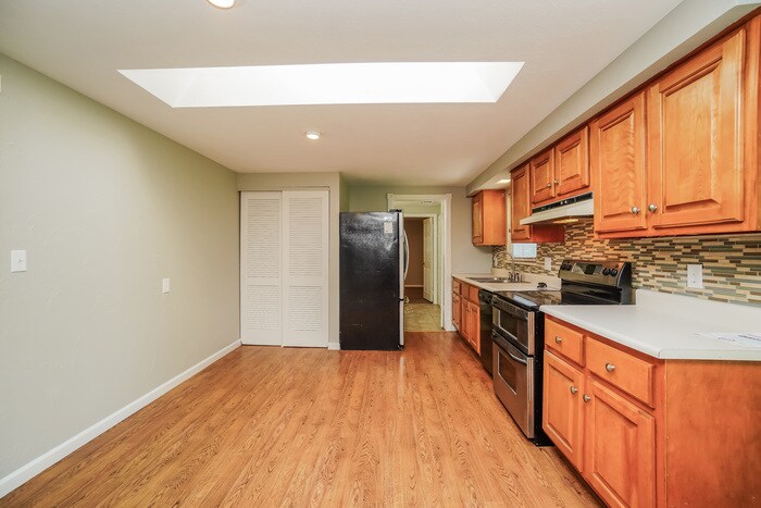 Building Photo - 333 Brownstone Dr
