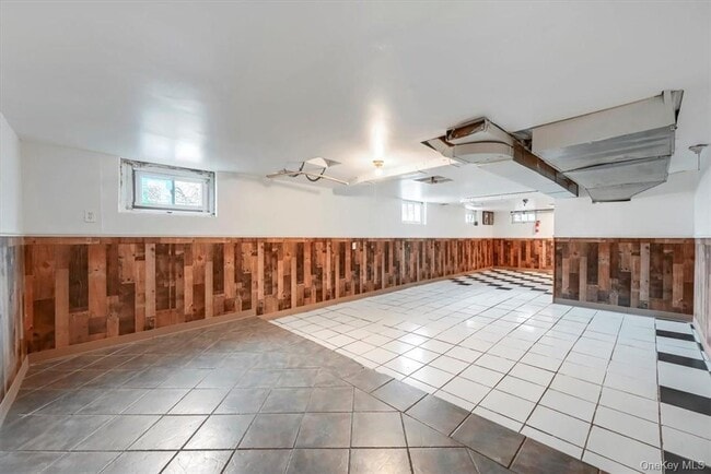 Building Photo - 67 Watkins Ave