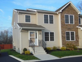Building Photo - 1696 Orchard Park Rd