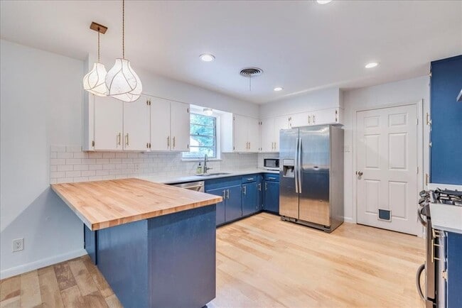 Building Photo - 5614 Delwood Dr