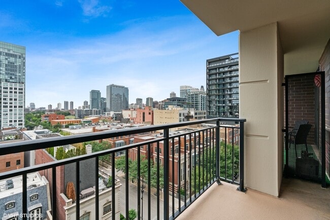 Building Photo - 451 W Huron St