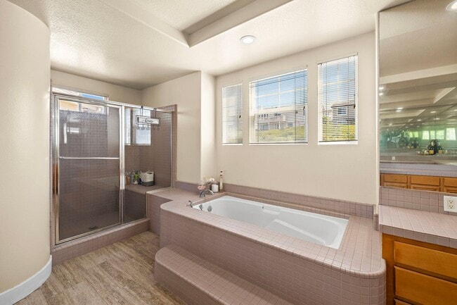 Building Photo - Stunning 4-Bedroom Home with Ocean and Catalina Island Views