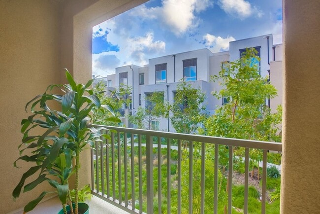 Building Photo - Beautiful 4 Bedroom Townhome! Built in 202...