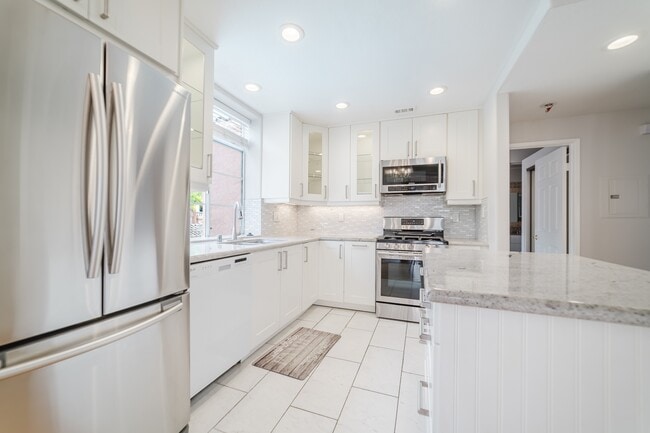 Building Photo - 3547 Cameo Dr
