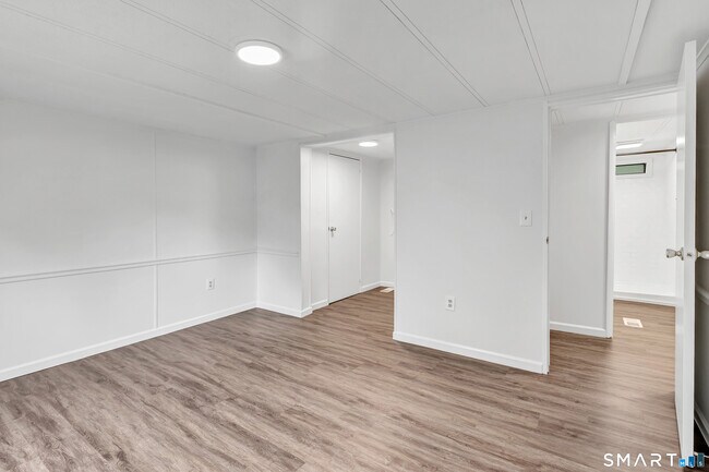 Building Photo - 30 Crescent Park Rd