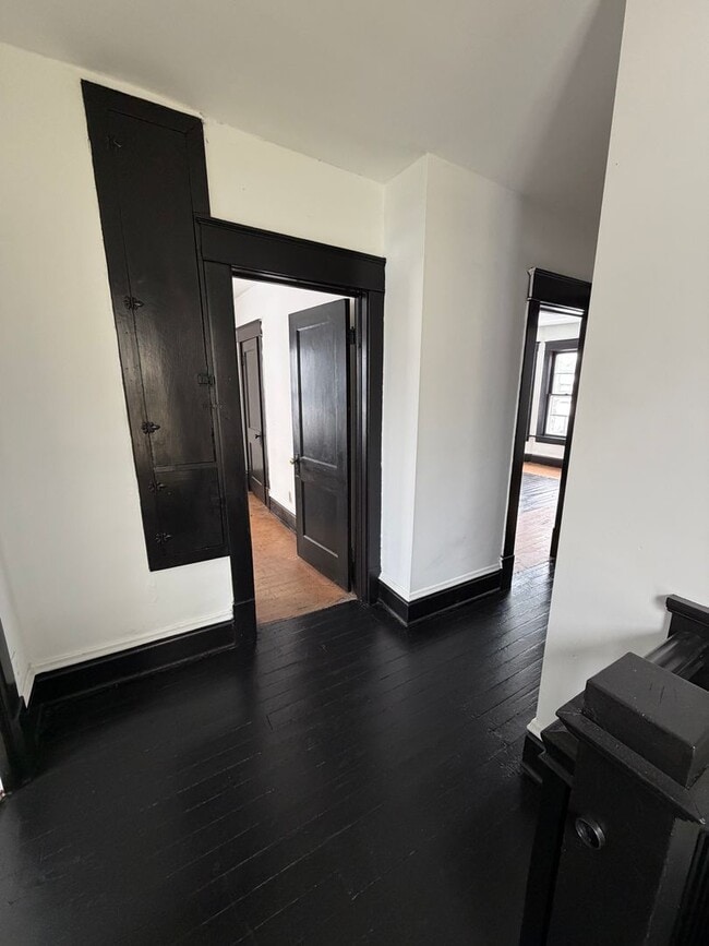 Building Photo - Three Bedroom House w Two Car Detached Garage