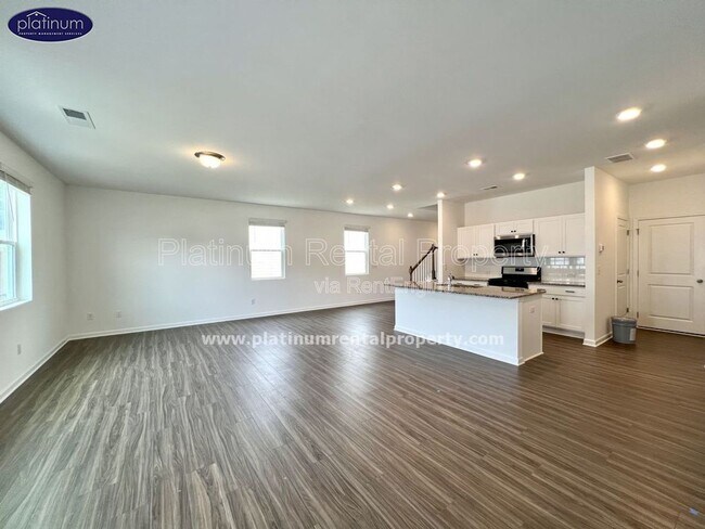 Building Photo - 5770 Thornton Dr