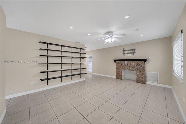 Building Photo - 3910 SW 2nd Terrace