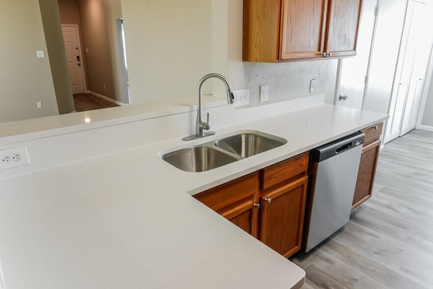 Building Photo - 5207 Riverwood Dr