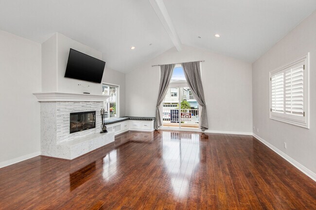 Building Photo - 1720 Carlson Ln